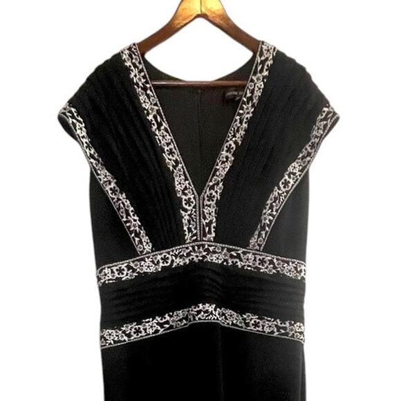 Tadashi Shoji Embroidered V-Neck Black Ivory Gown | Size 16 | NWOT - Picture 7 of 14